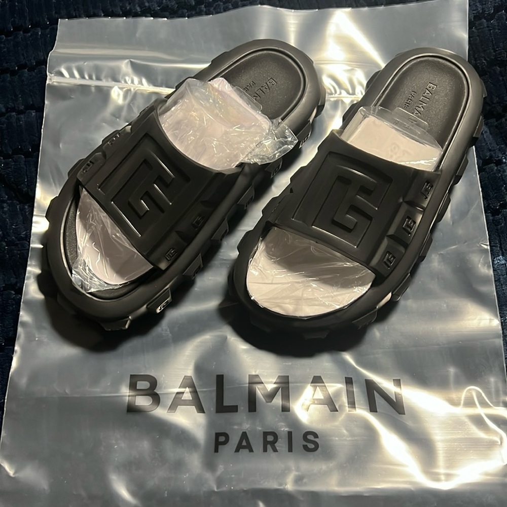 NWT Balmain slides